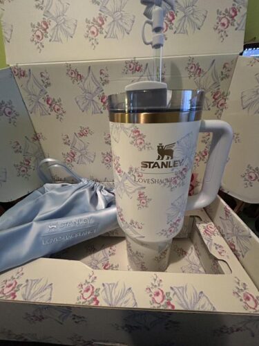 The Stanley X LoveShackFancy Holiday Quencher Rosa Beaux Blue photo review